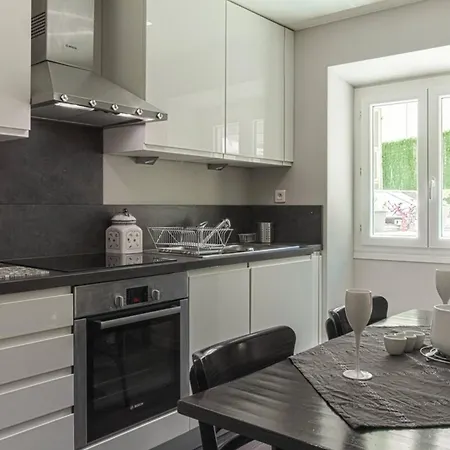 Joffre 9 - Near Massena Square - Terrace Apartman